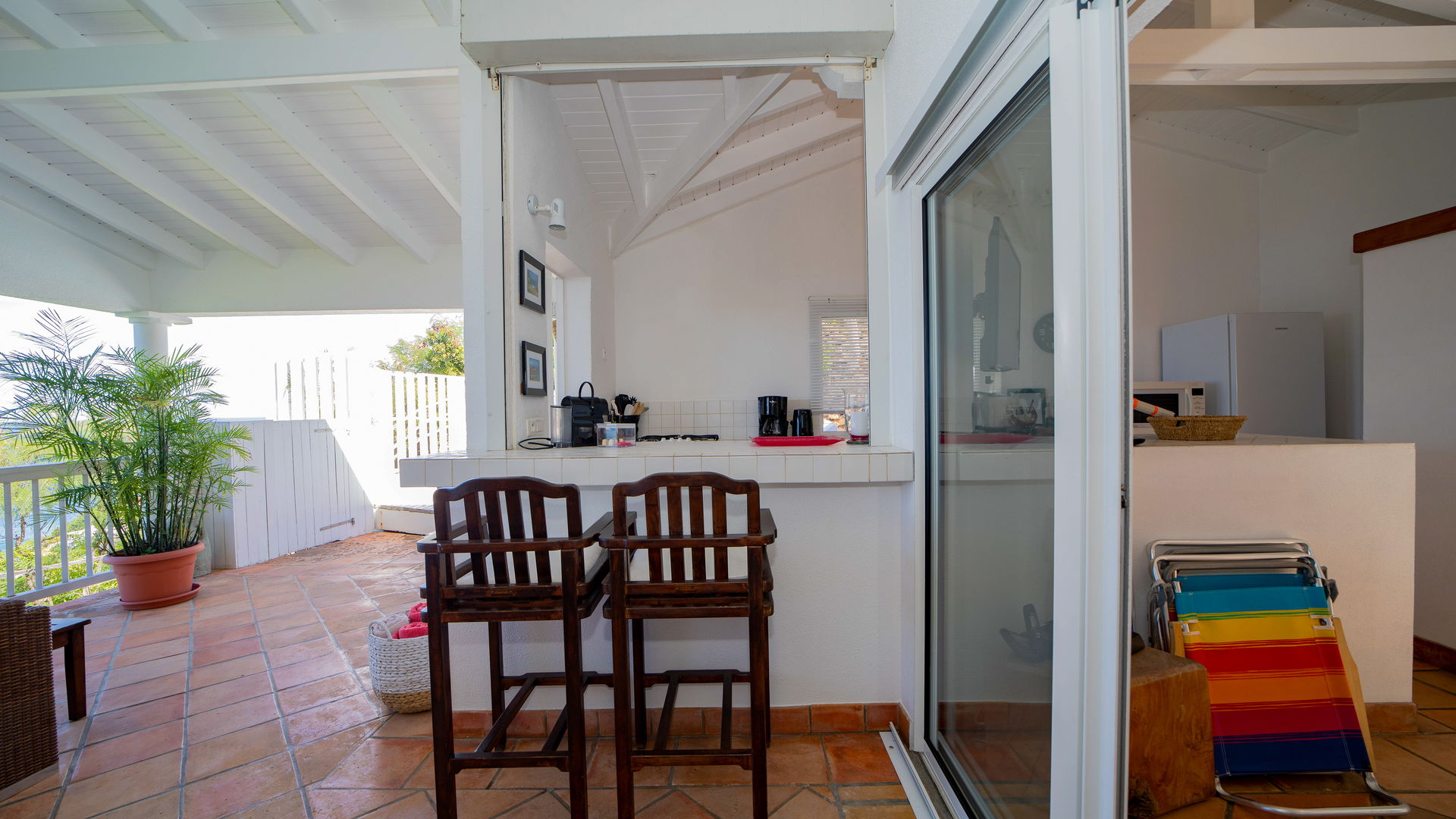 KITCHEN & DINING AREA