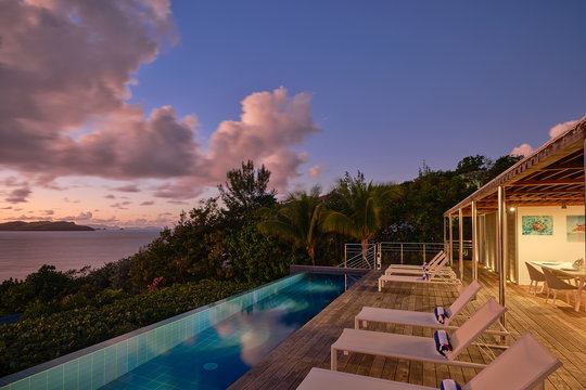 VILLA POINTE MILOU BY NIGHT 4