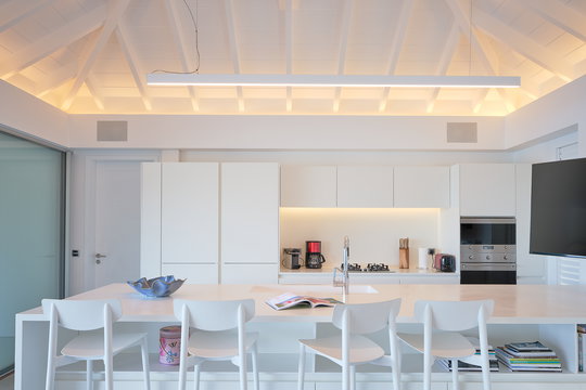 VILLA POINTE MILOU KITCHEN & DINING AREA 1