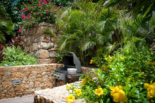 VILLA POINTE MILOU KITCHEN & DINING AREA 19