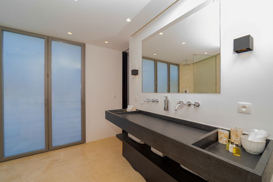 VILLA EPICURE BEDROOM1 10
