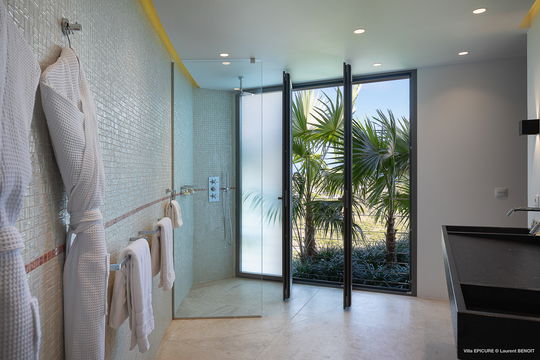 VILLA EPICURE BEDROOM1 11