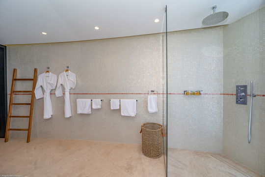 VILLA EPICURE BEDROOM1 12
