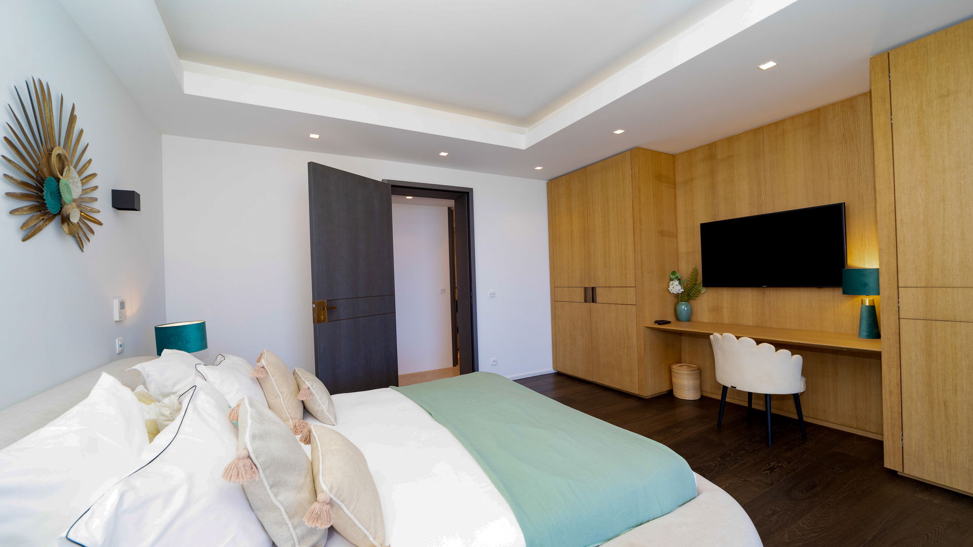 BEDROOM 6