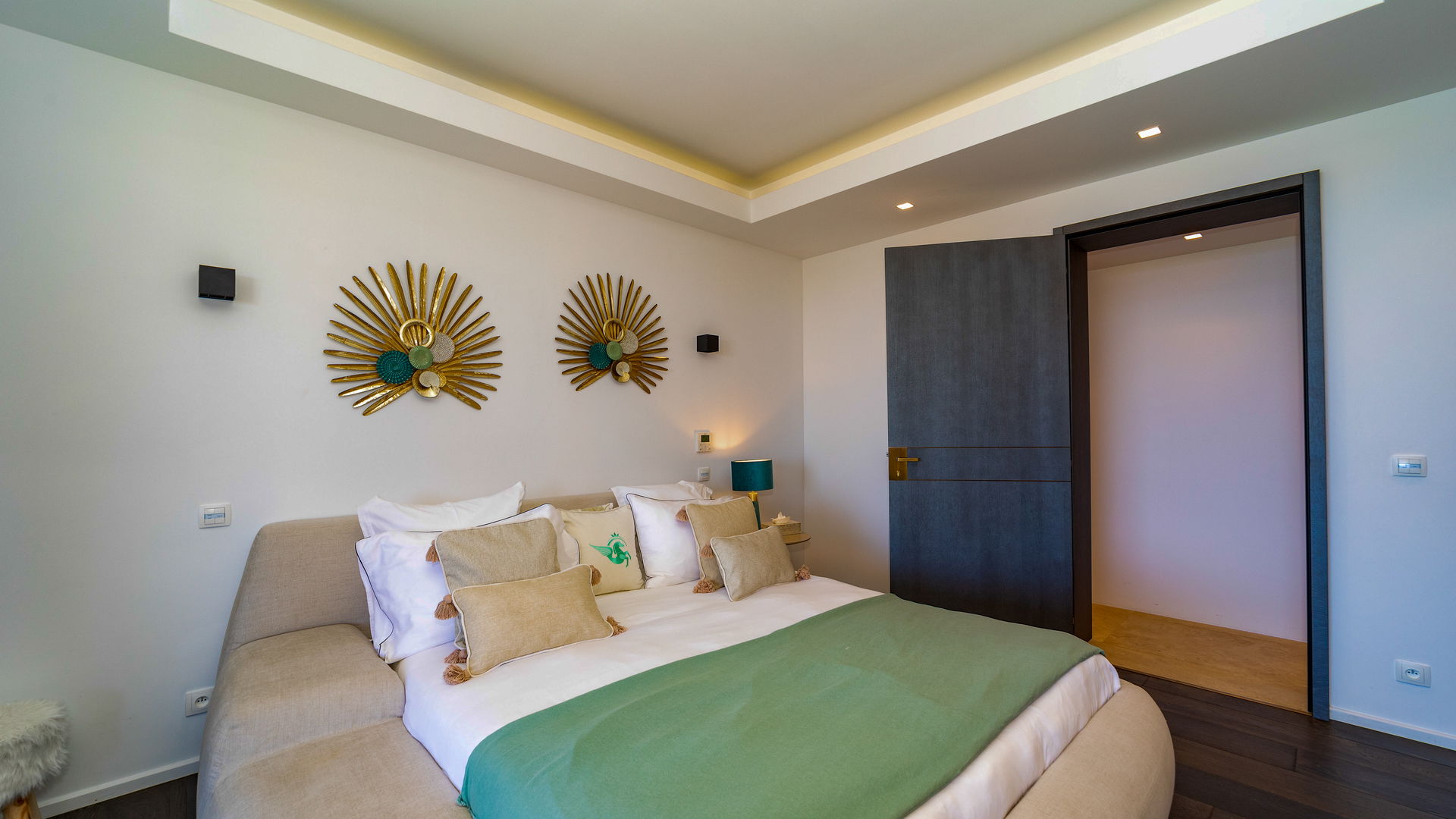 BEDROOM 6