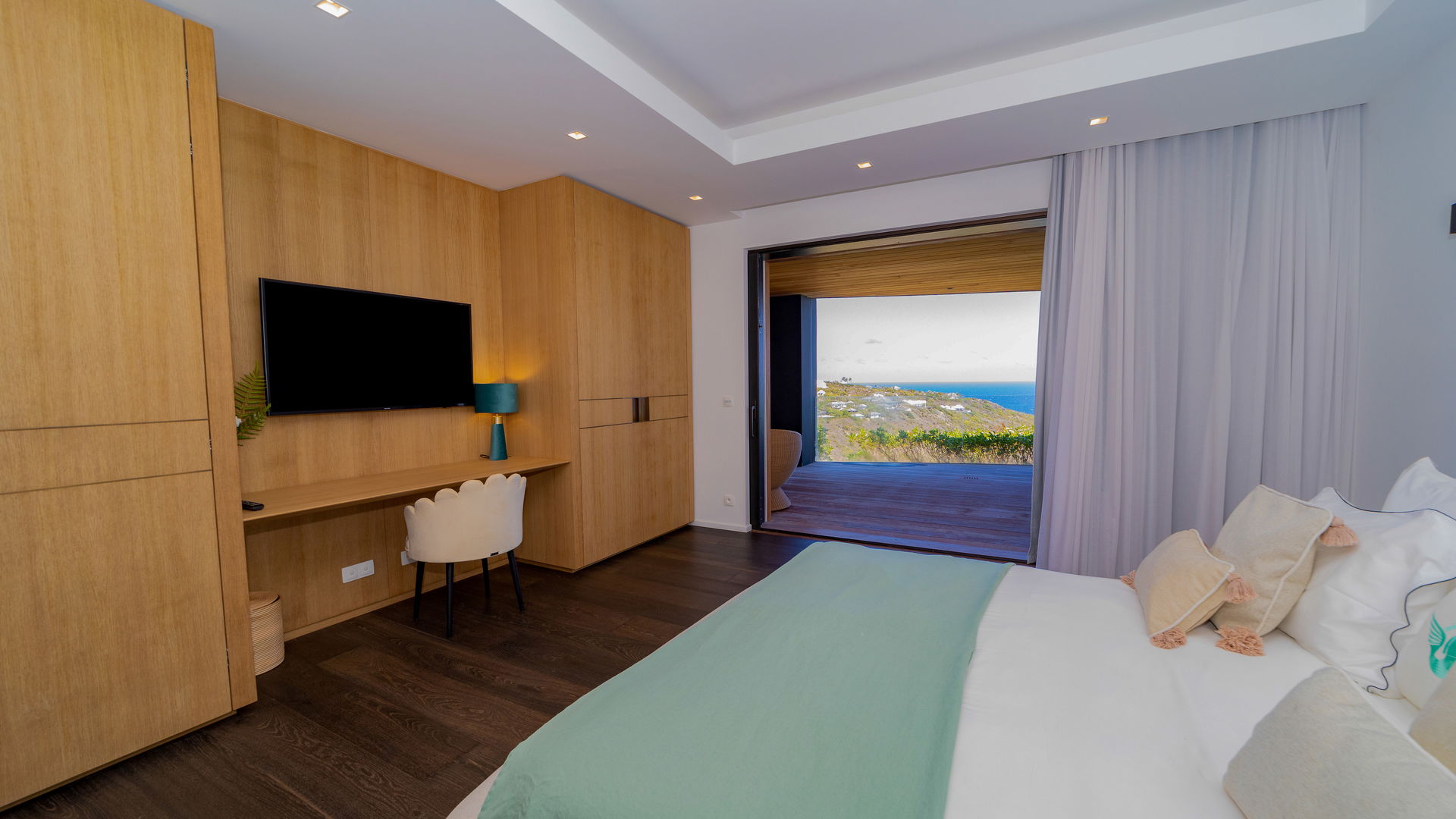 BEDROOM 6