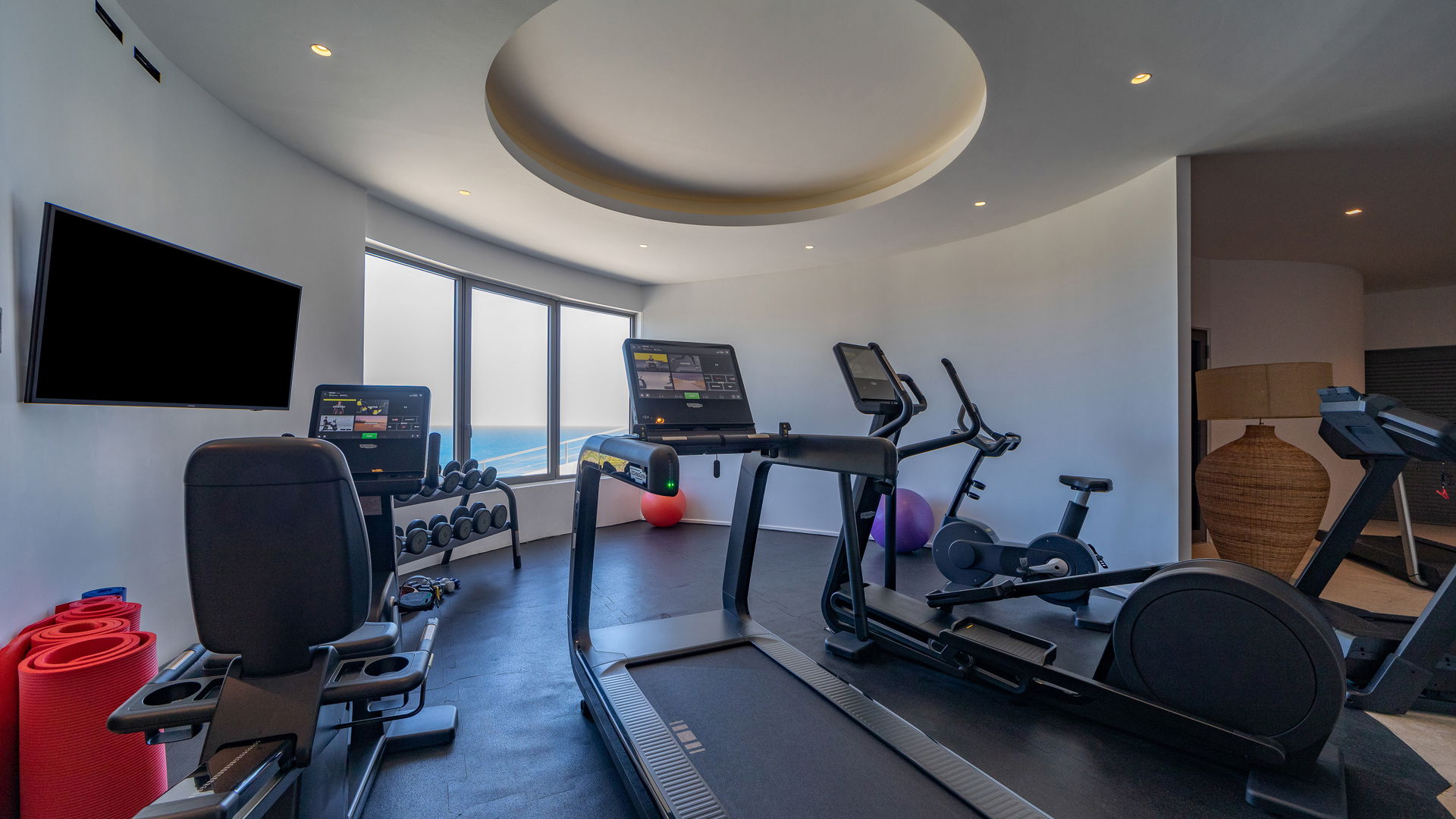 FITNESS ROOM