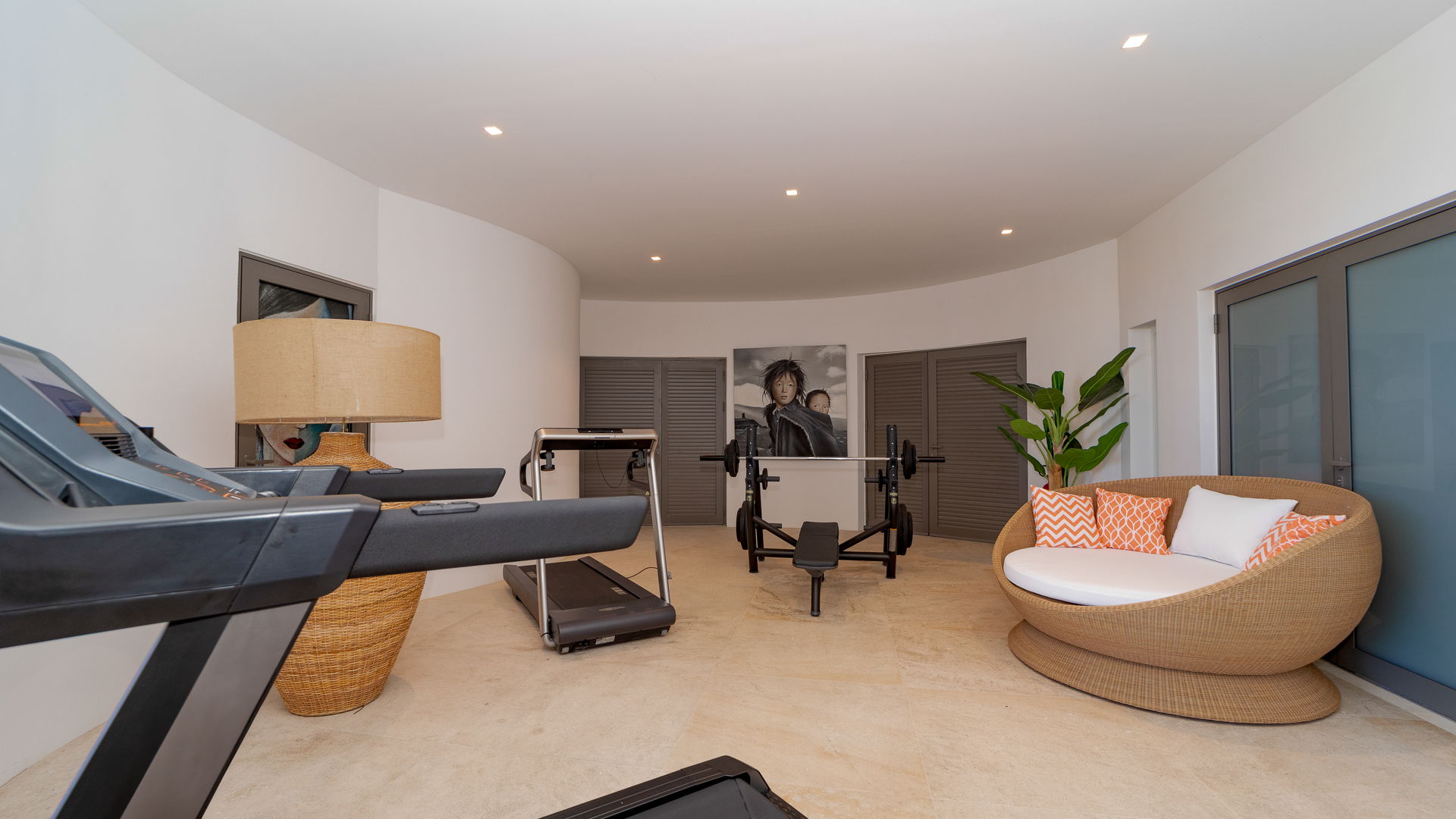 FITNESS ROOM
