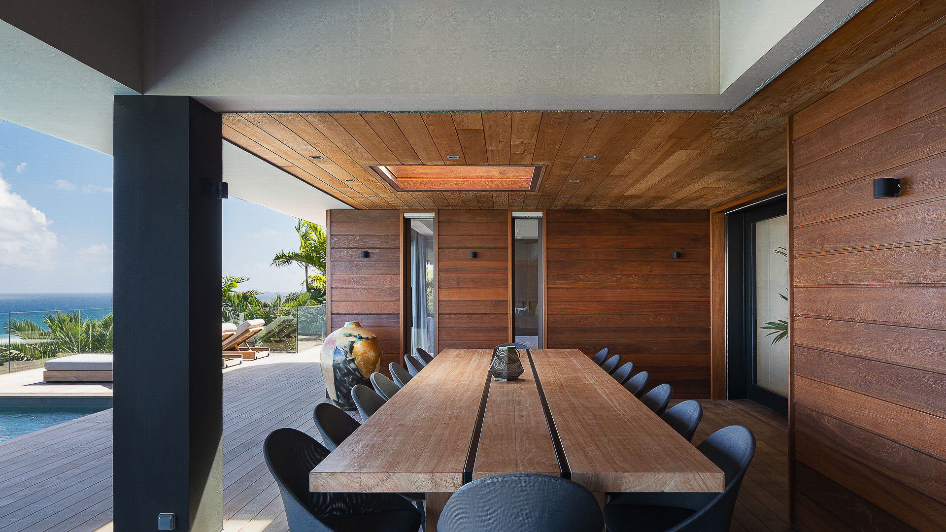 KITCHEN & DINING AREA