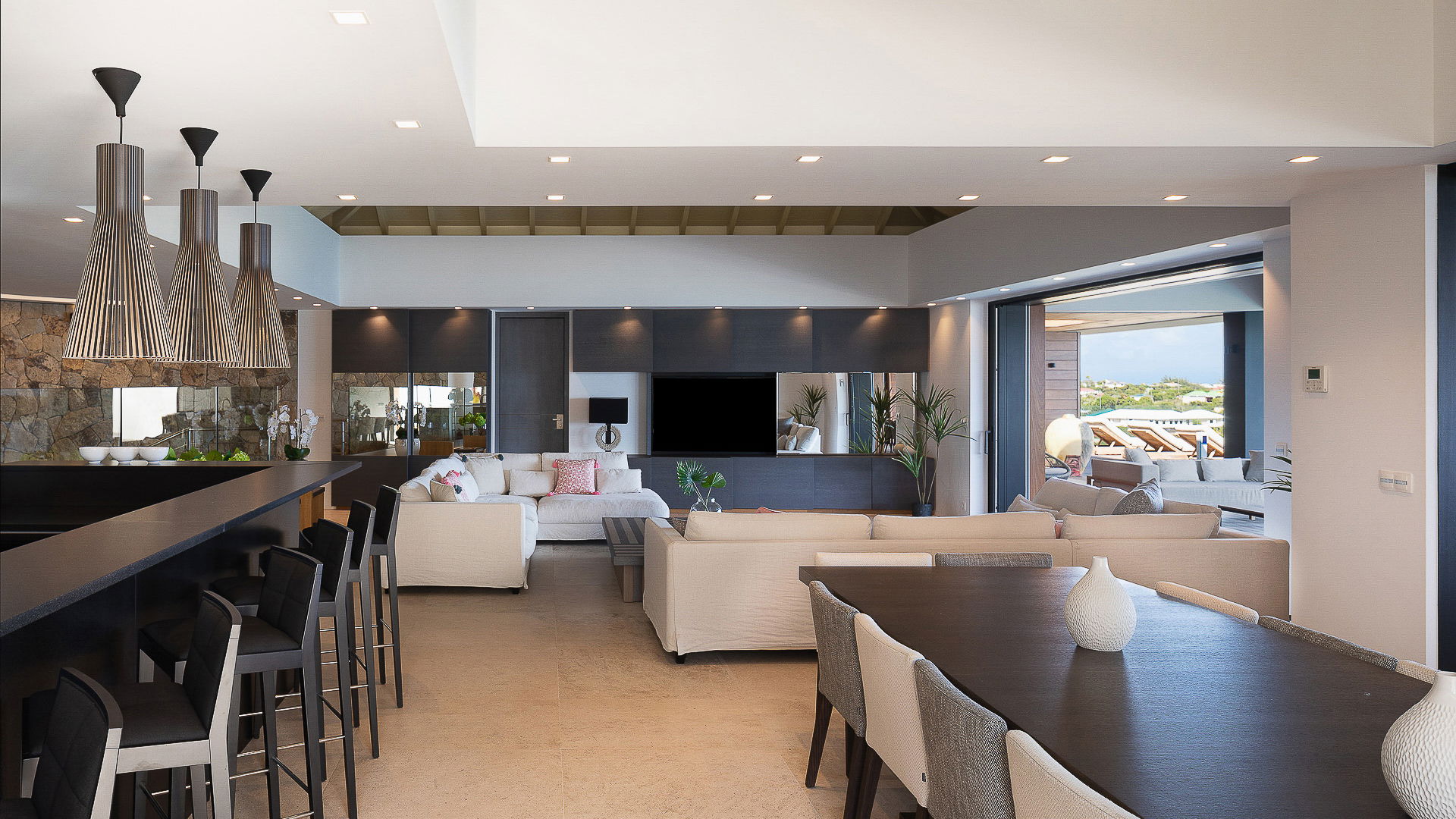 KITCHEN & DINING AREA