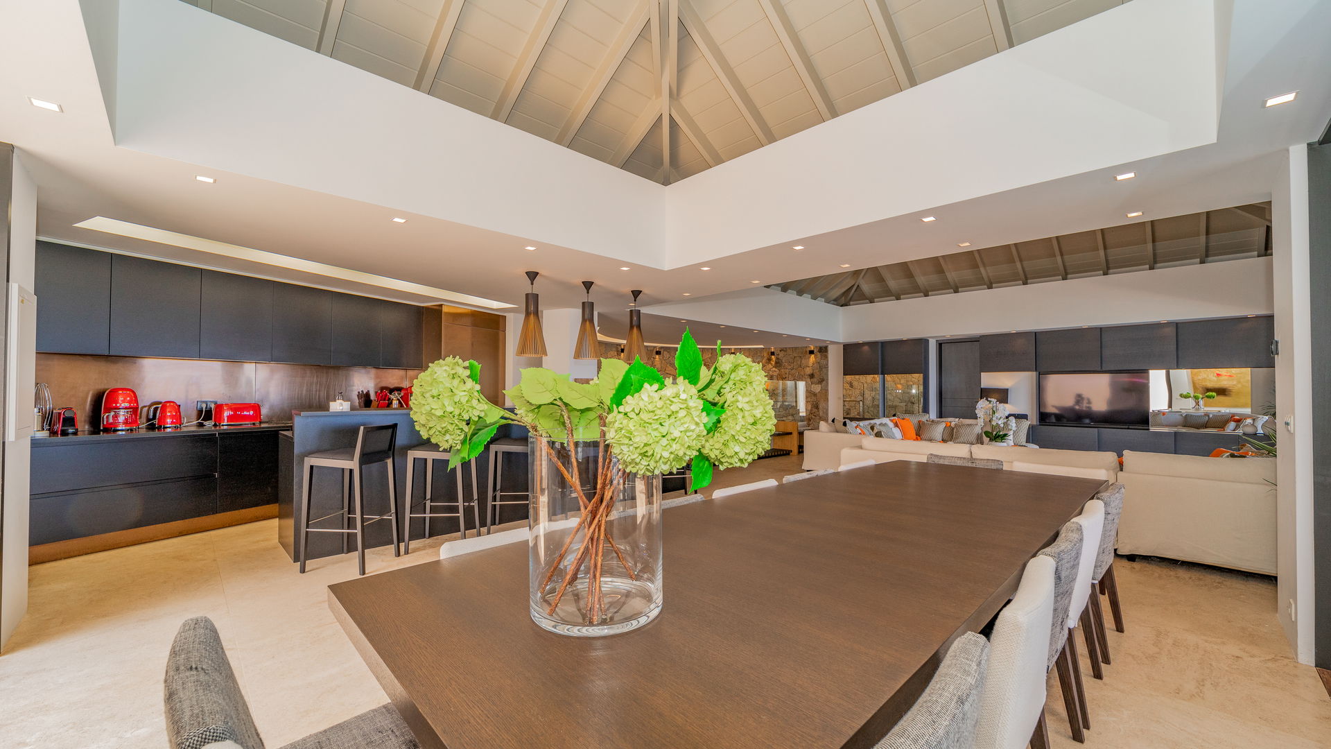 KITCHEN & DINING AREA