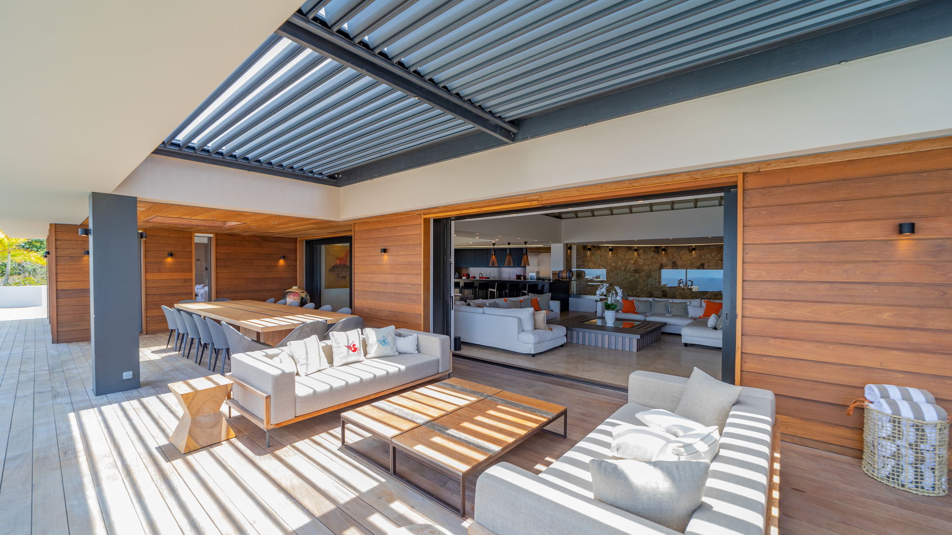 OUTDOOR LOUNGE AREA
