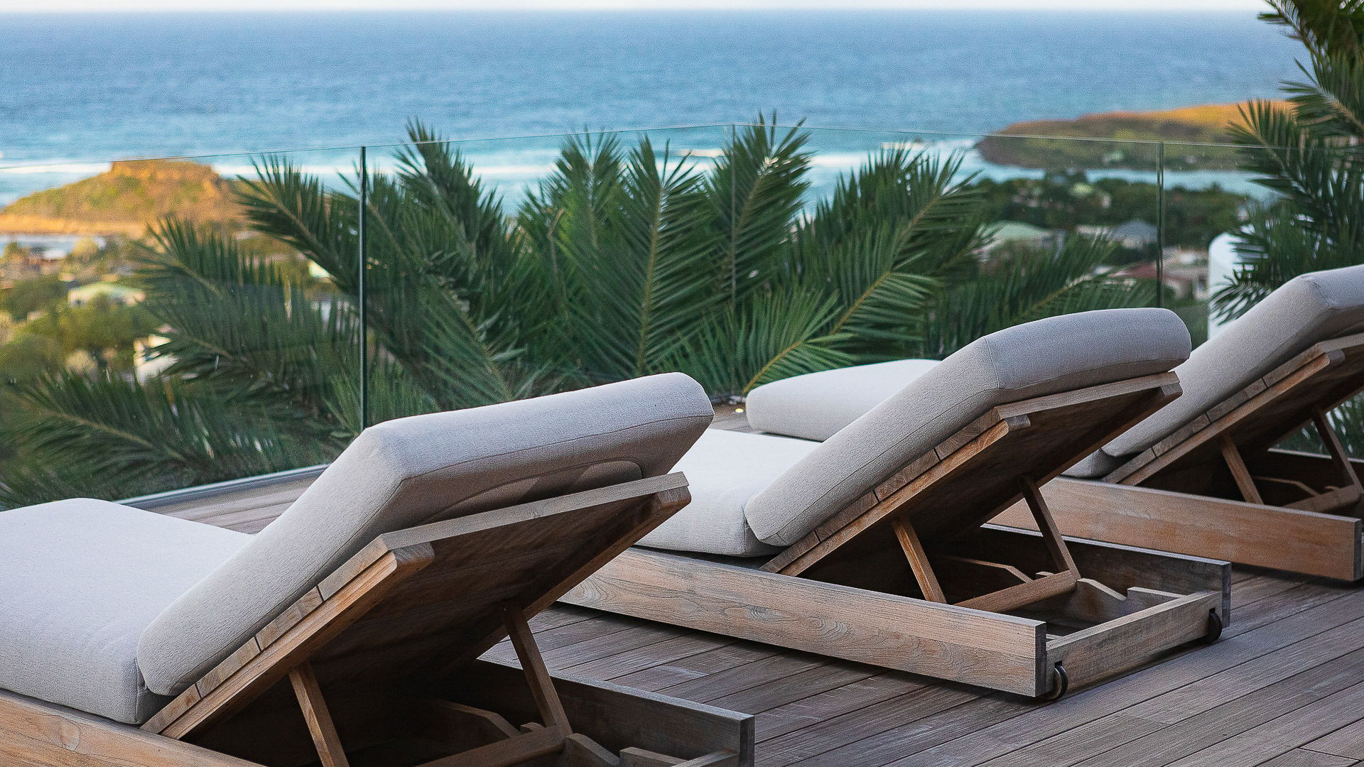 POOL & TERRACE