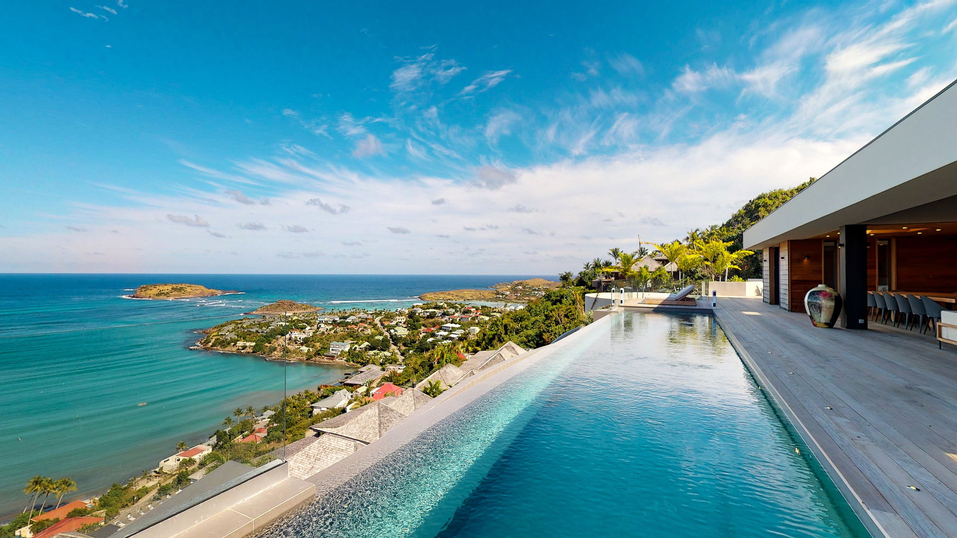 POOL & TERRACE