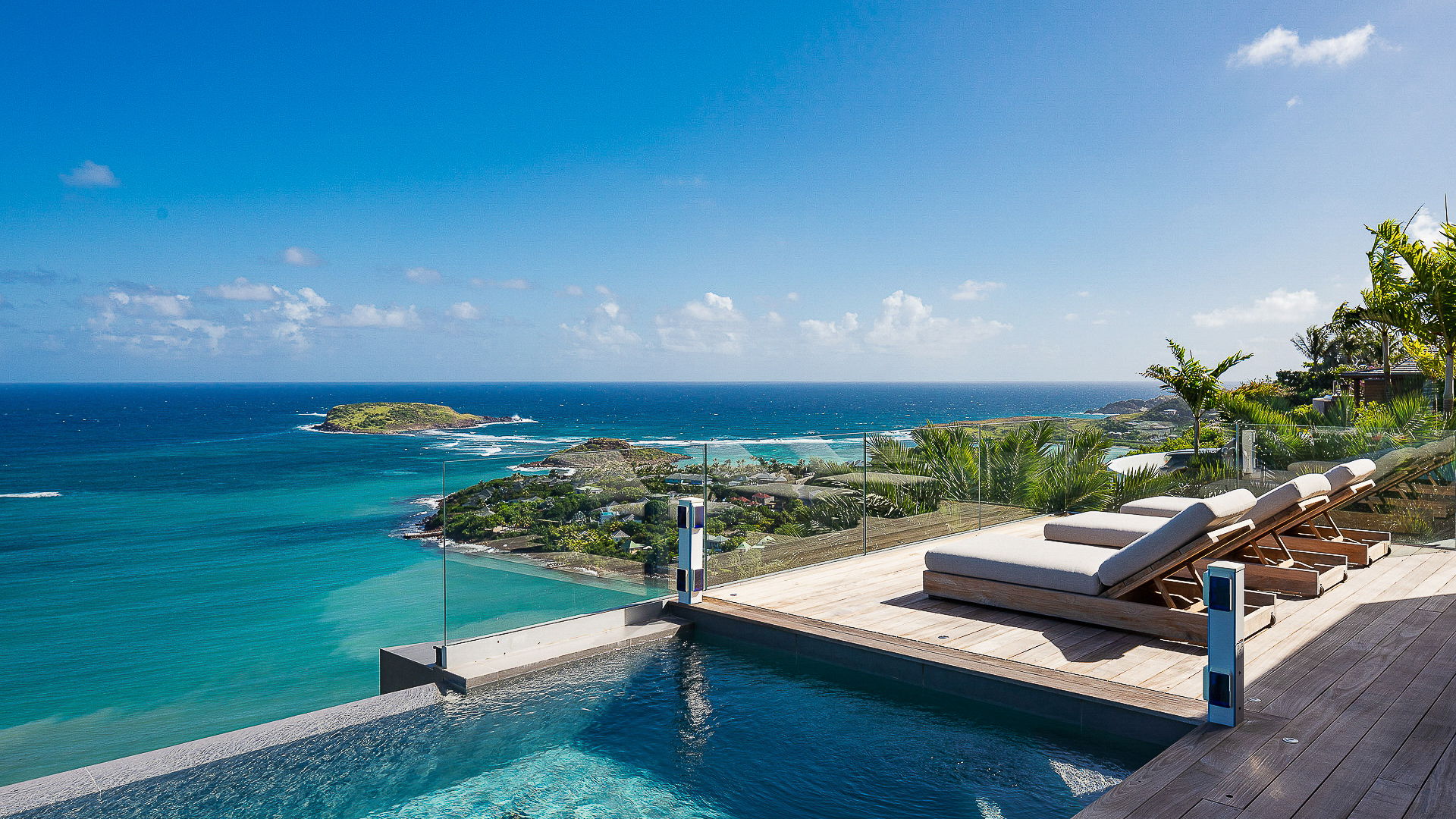 POOL & TERRACE