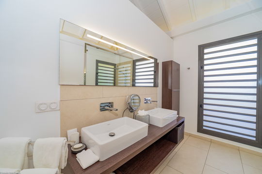 VILLA ENZUMA BEDROOM1 10