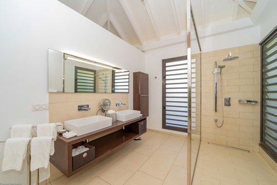 VILLA ENZUMA BEDROOM1 8