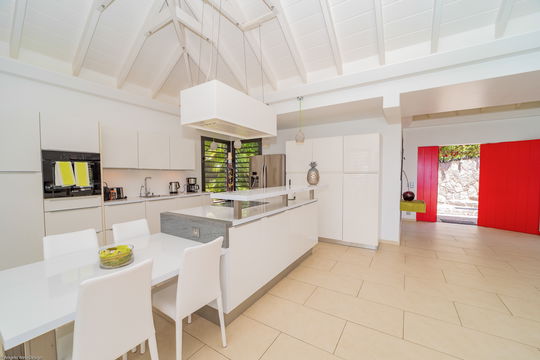 VILLA ENZUMA KITCHEN & DINING AREA 1