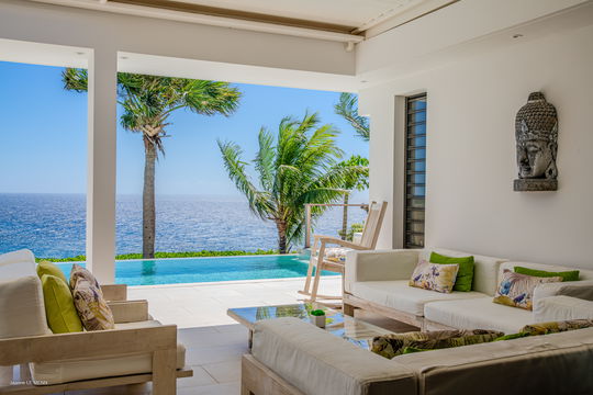 VILLA ENZUMA OUTDOOR LOUNGE AREA 1