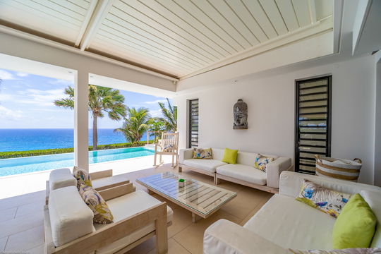 VILLA ENZUMA OUTDOOR LOUNGE AREA 2
