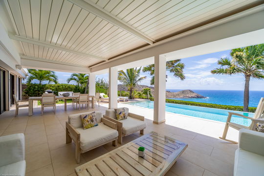 VILLA ENZUMA OUTDOOR LOUNGE AREA 3