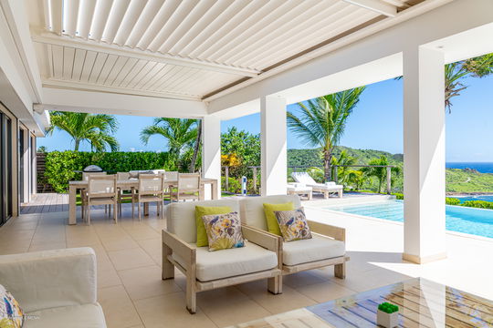 VILLA ENZUMA OUTDOOR LOUNGE AREA 4