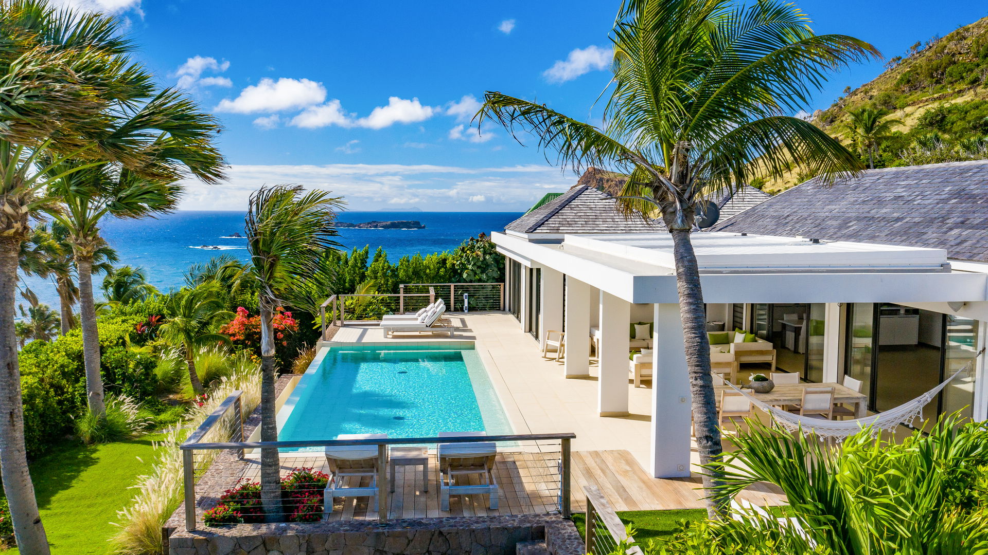 POOL & TERRACE