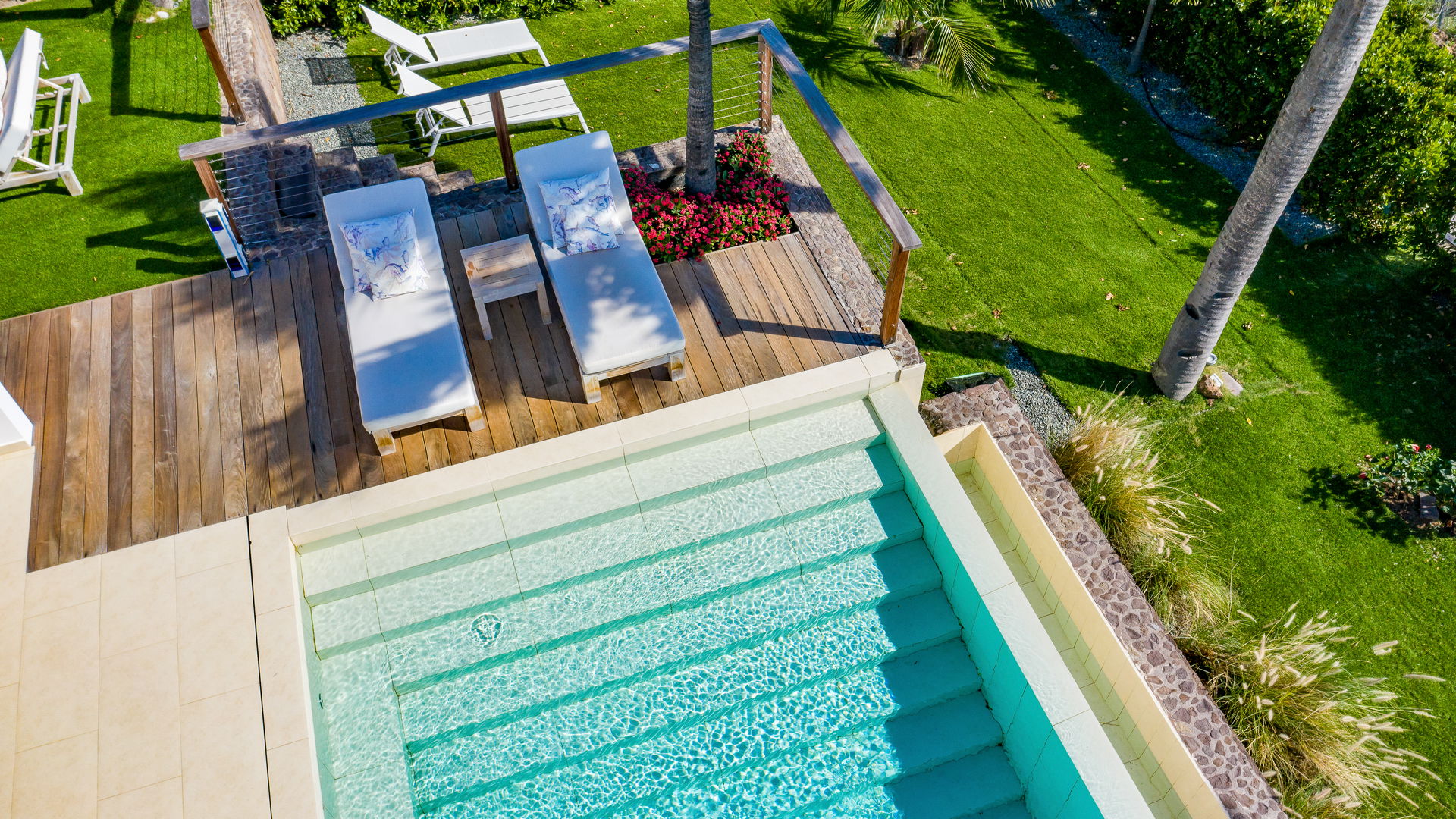 POOL & TERRACE