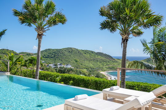 VILLA ENZUMA POOL & TERRACE 2