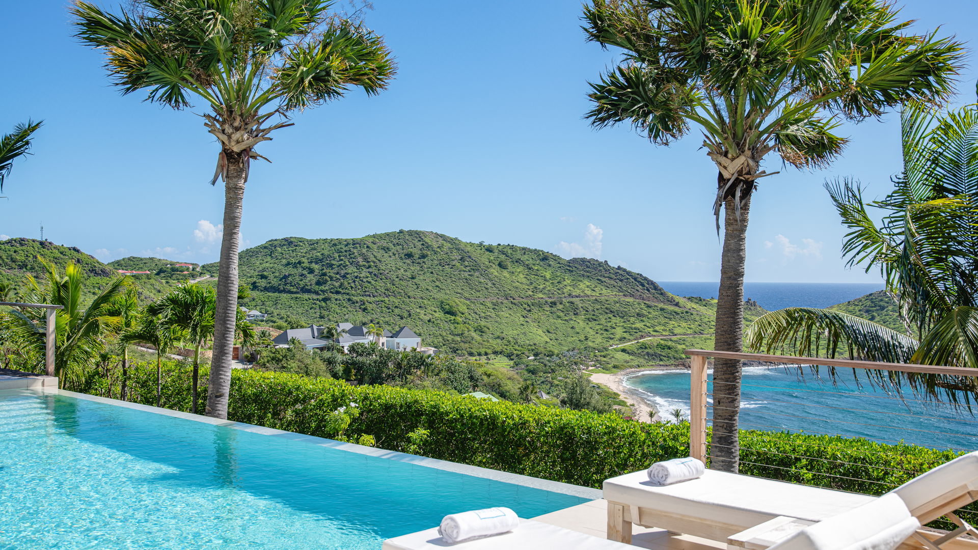 POOL & TERRACE