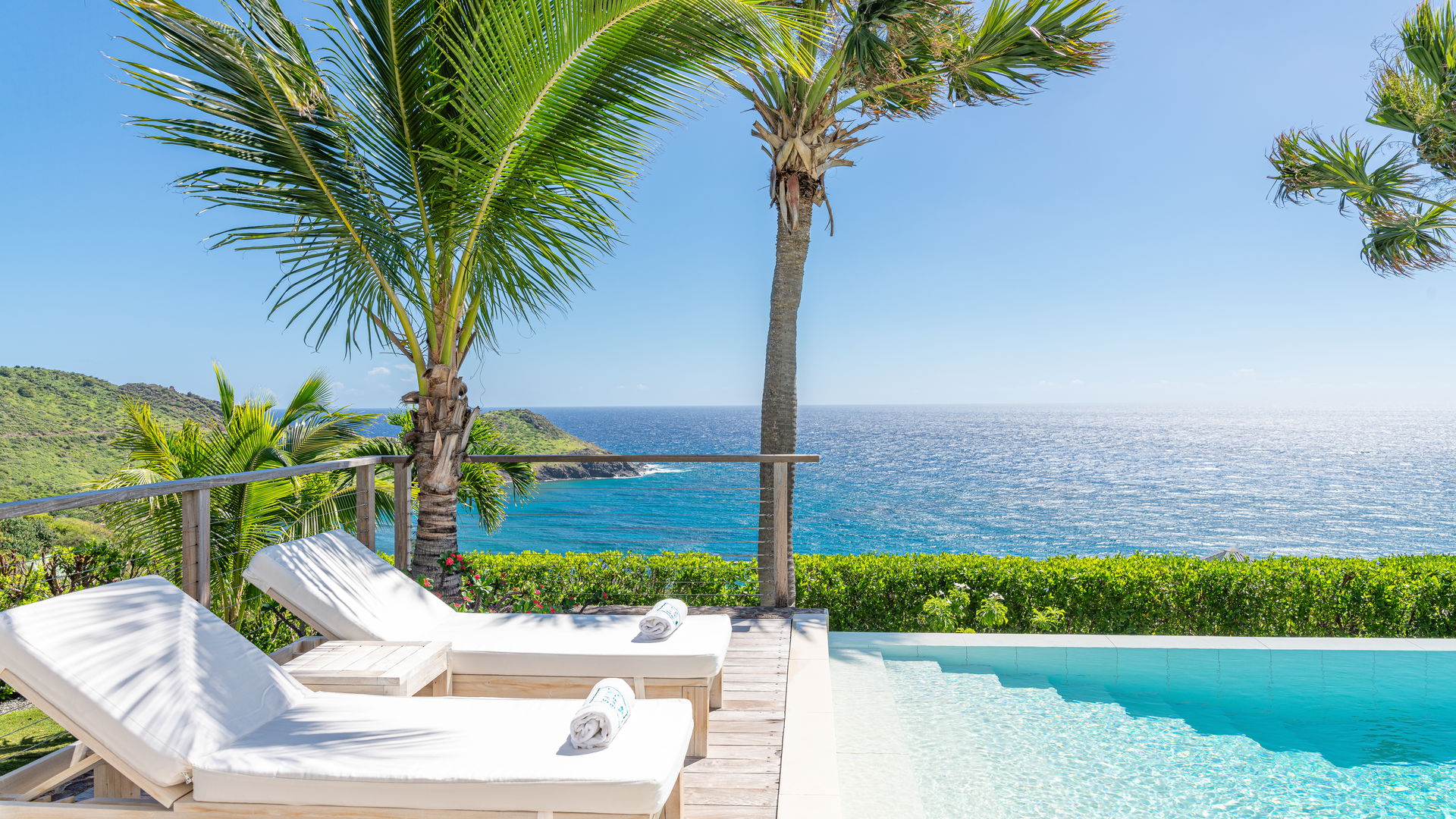 POOL & TERRACE