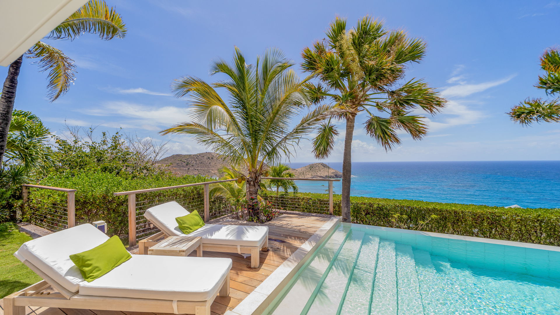 POOL & TERRACE