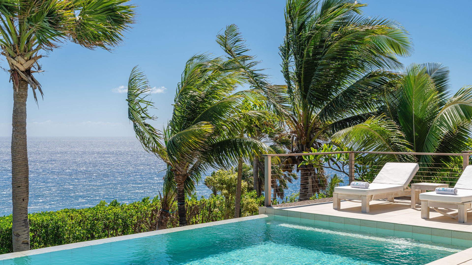 POOL & TERRACE