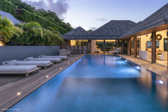 VILLA FIREFLY BY NIGHT 1