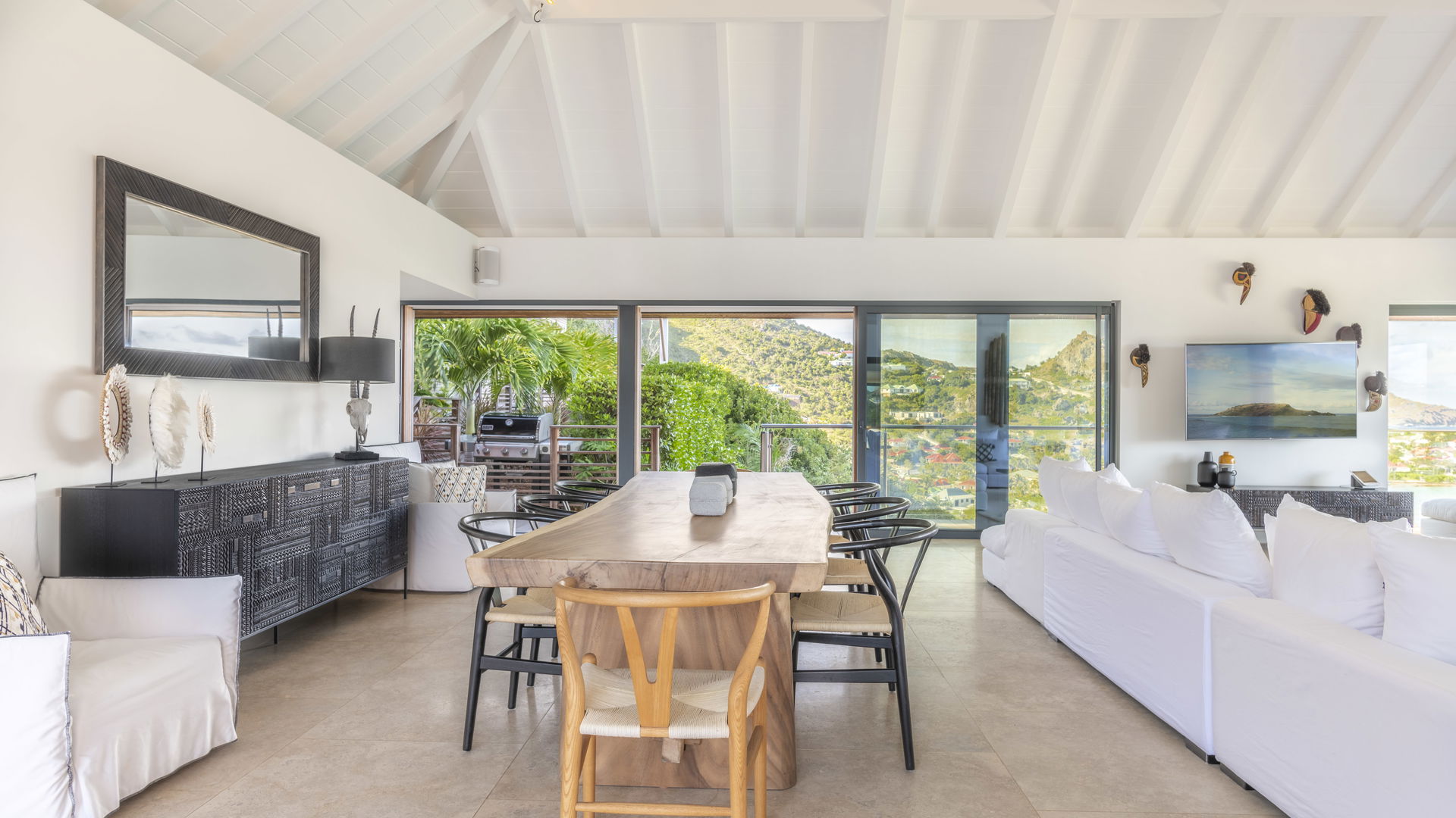 KITCHEN & DINING AREA