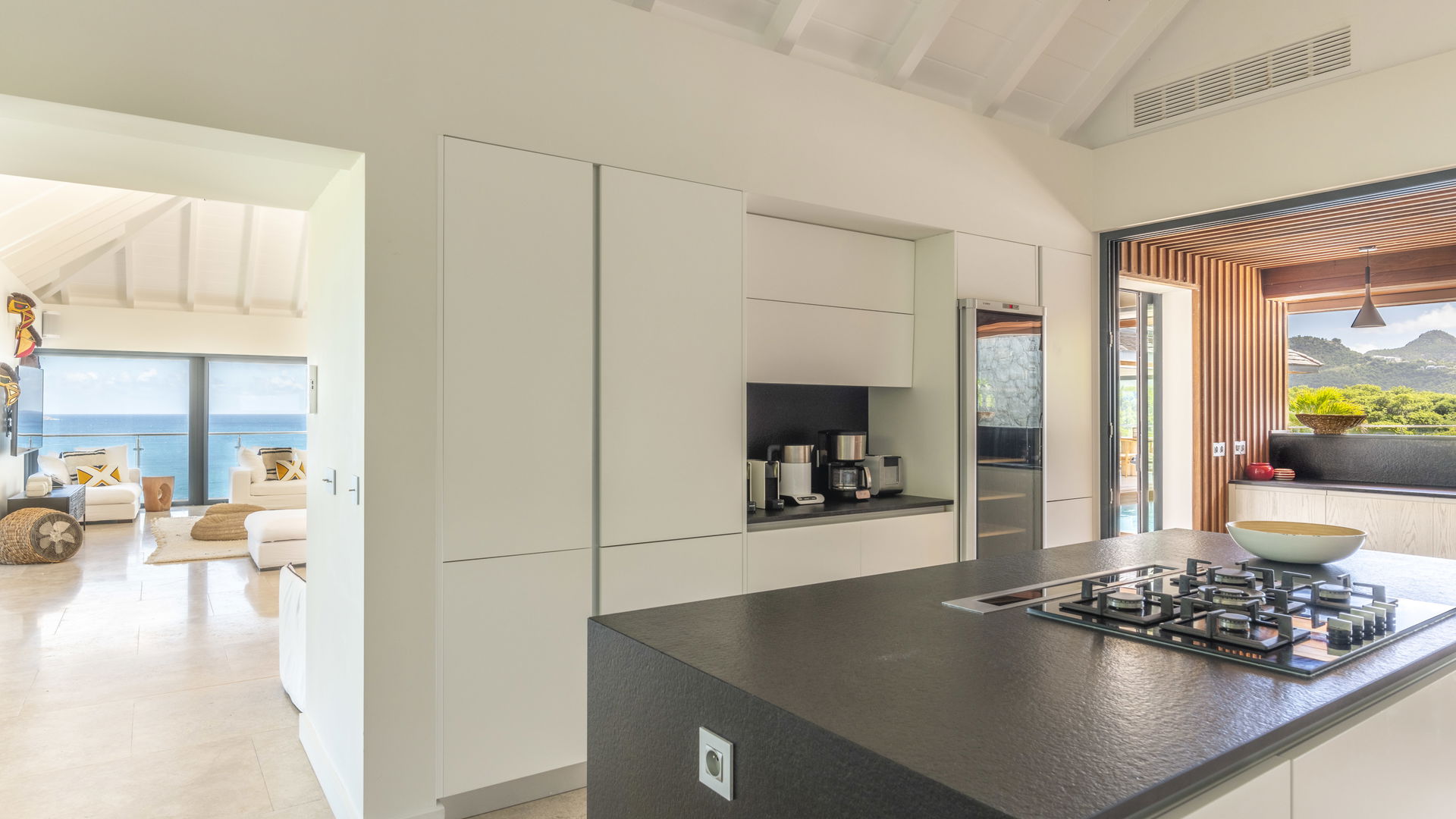 KITCHEN & DINING AREA
