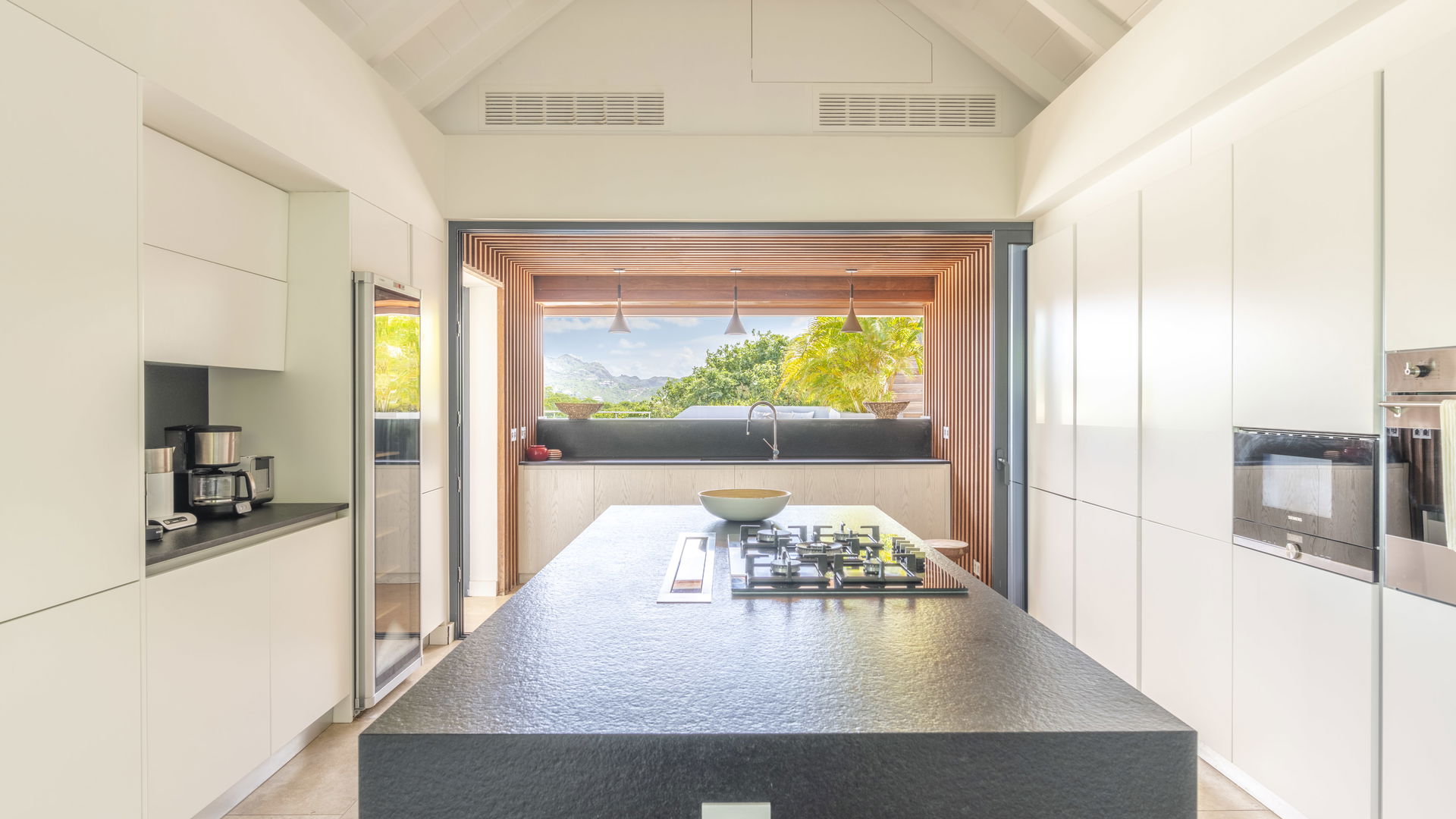 KITCHEN & DINING AREA
