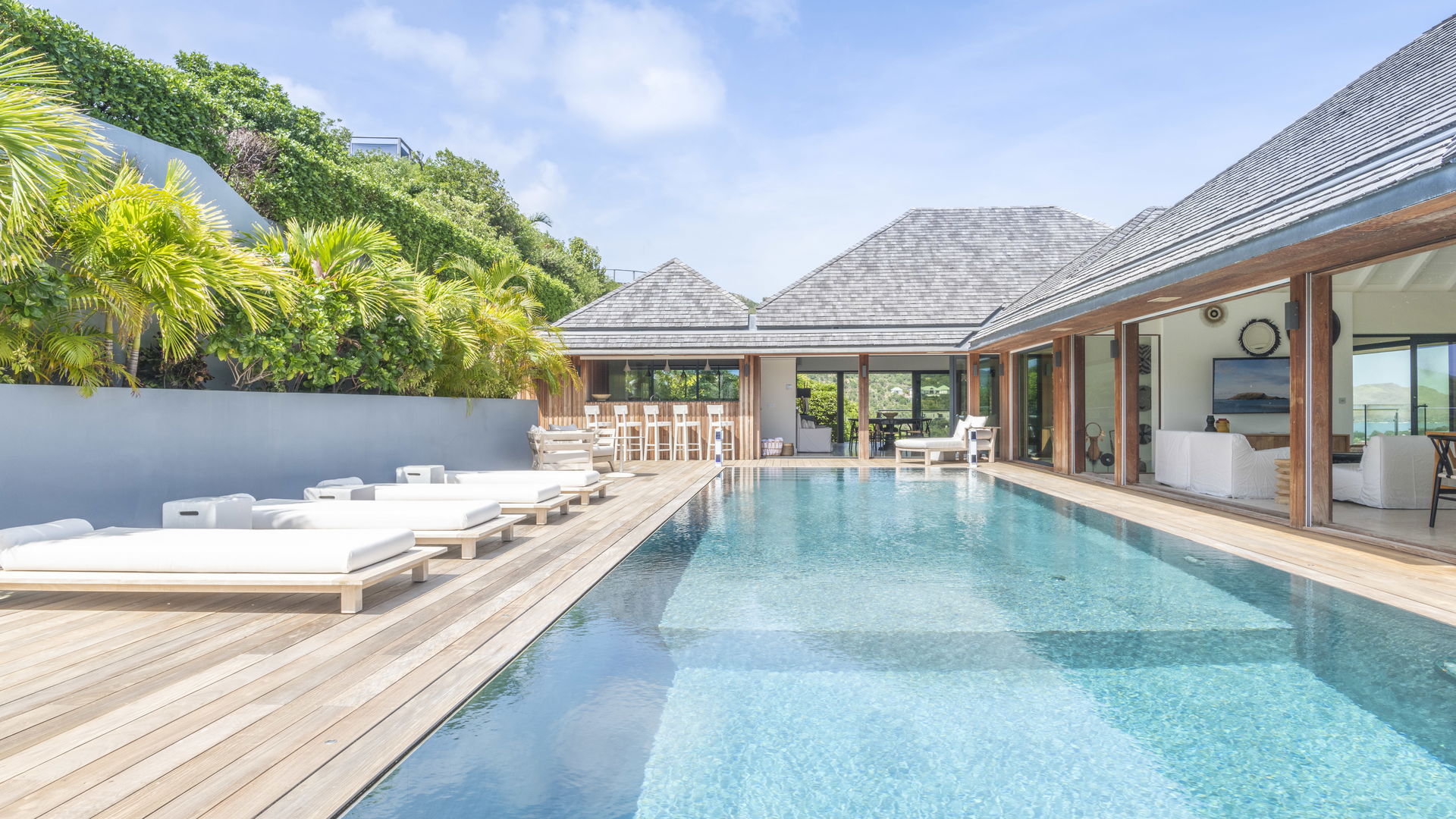 POOL & TERRACE