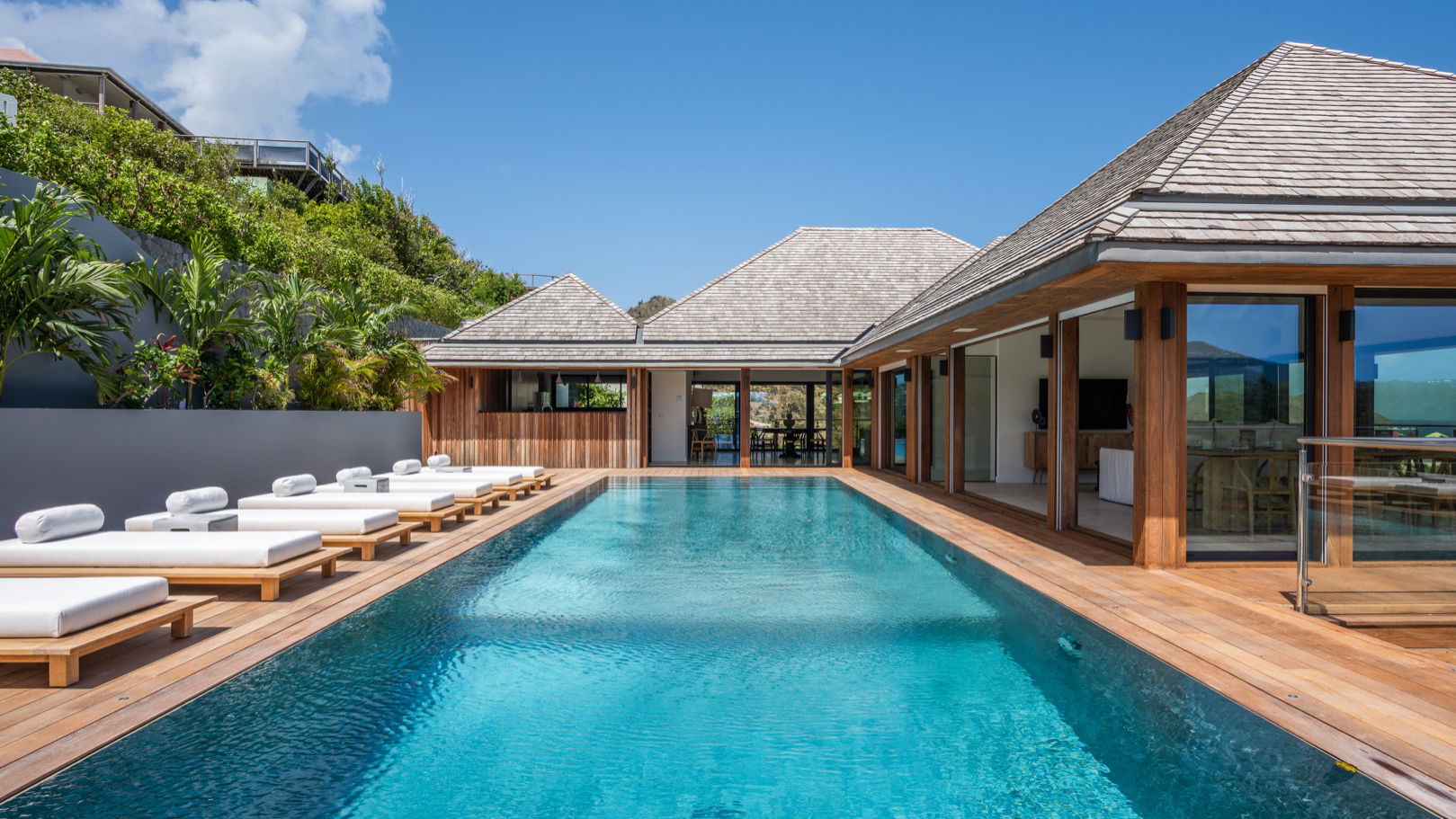 POOL & TERRACE