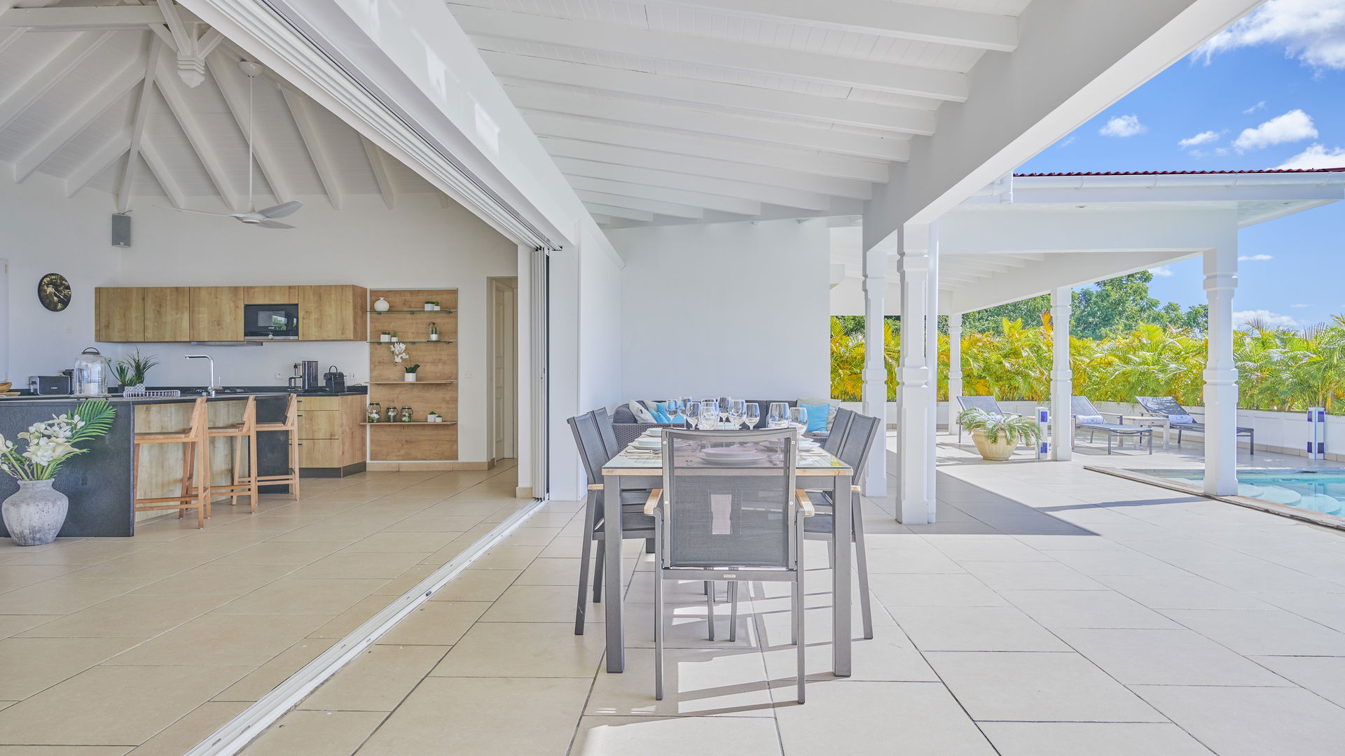 KITCHEN & DINING AREA
