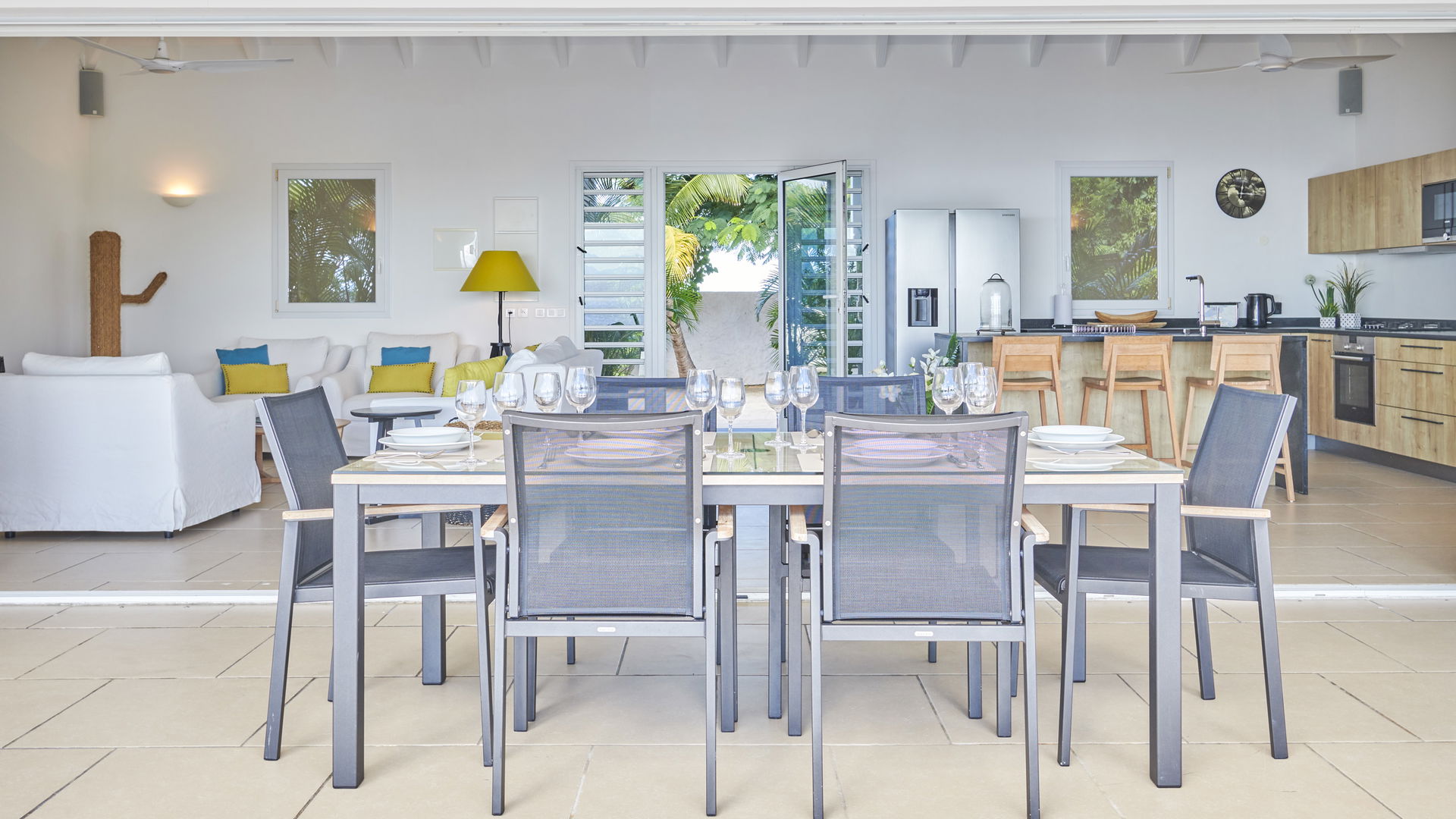 KITCHEN & DINING AREA