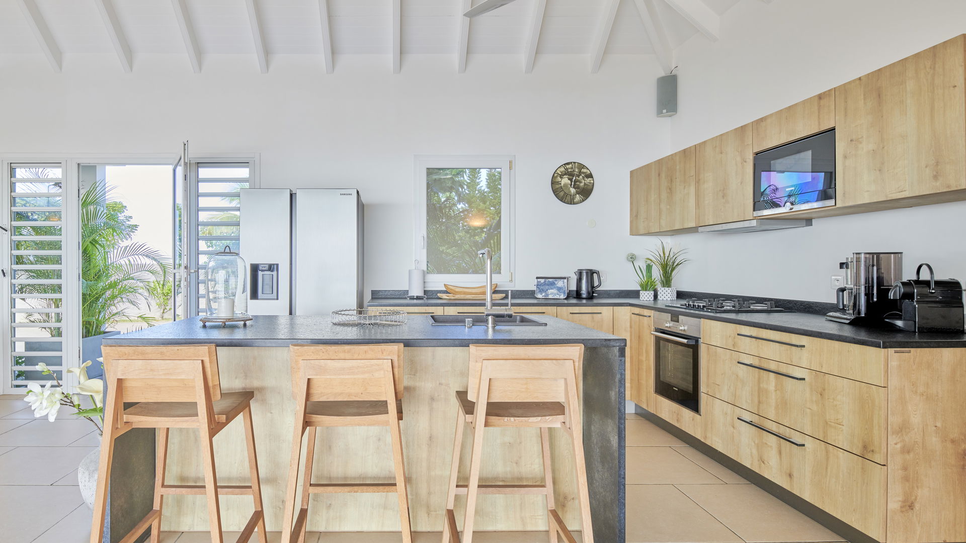 KITCHEN & DINING AREA