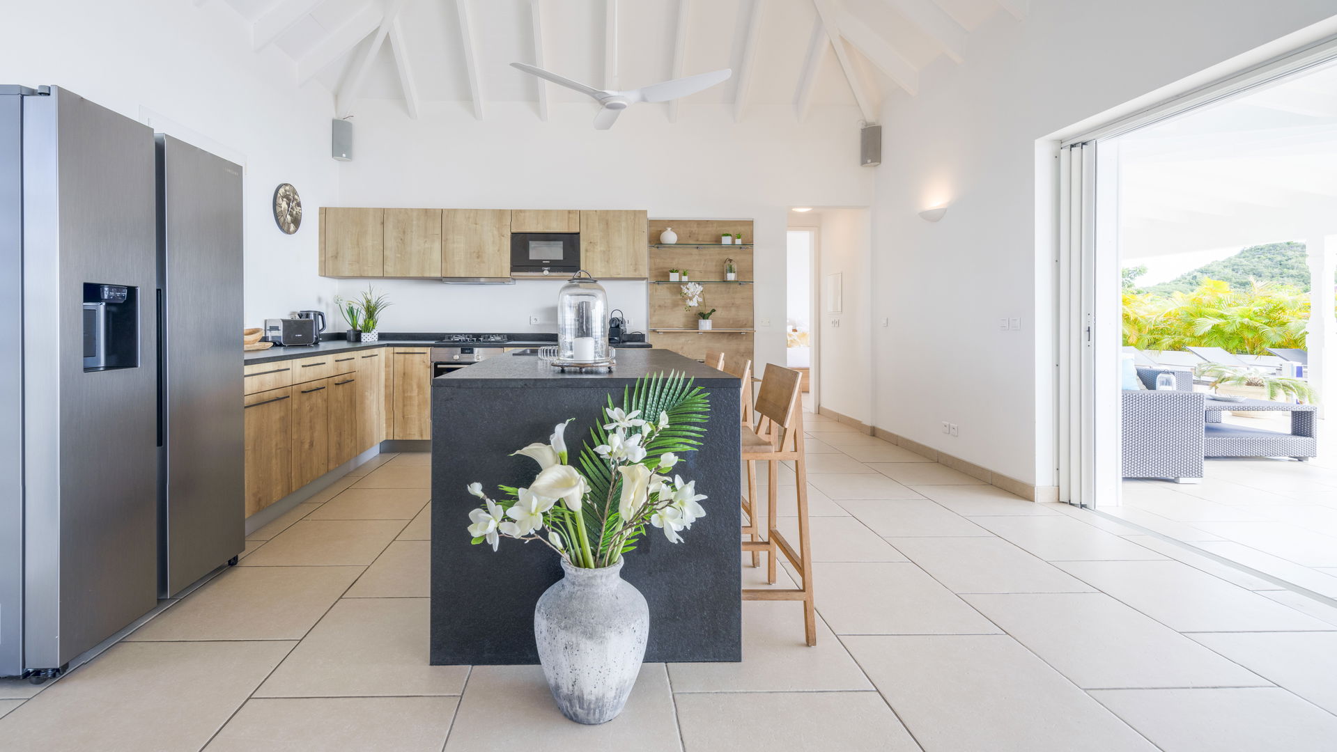 KITCHEN & DINING AREA