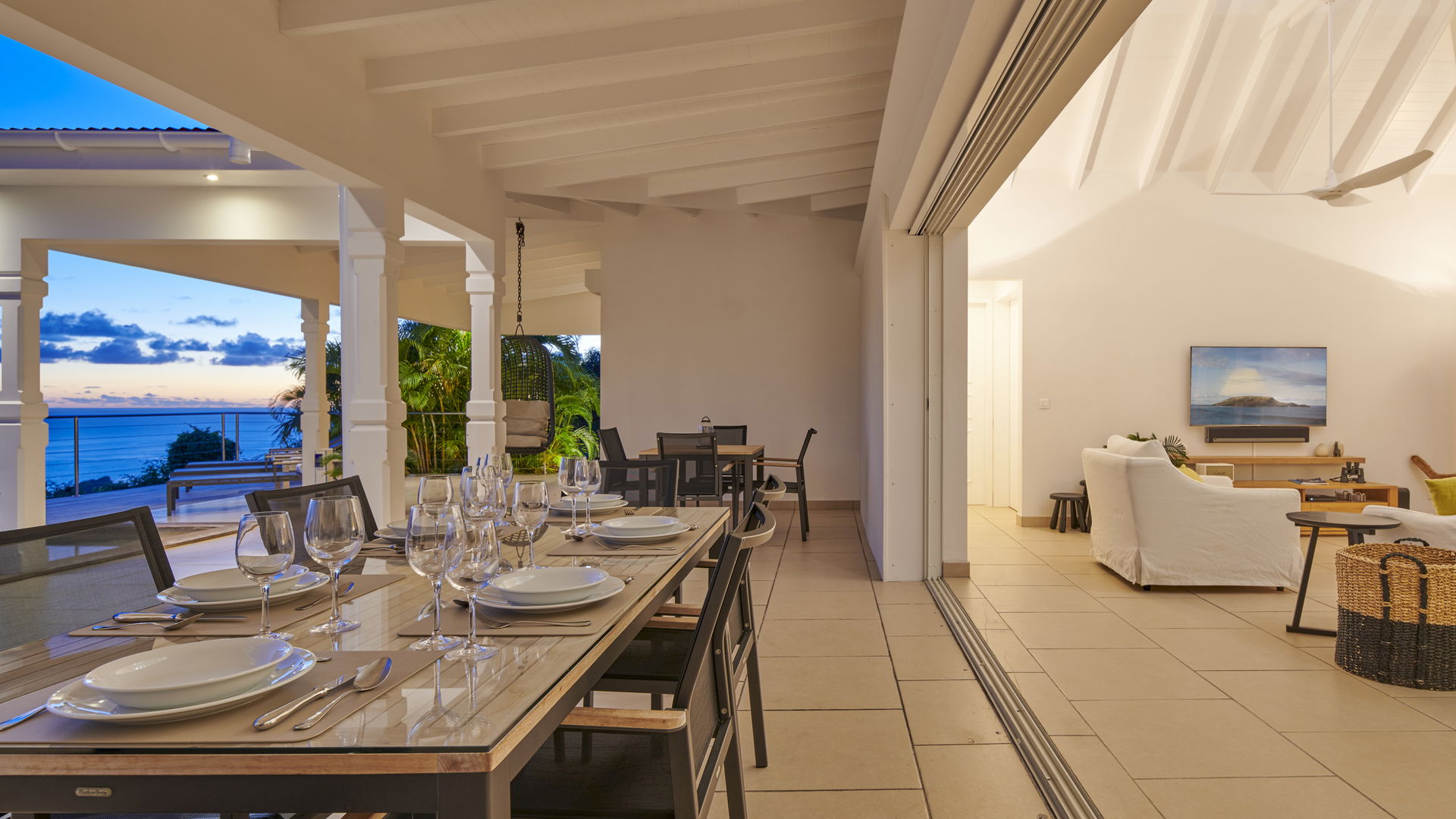KITCHEN & DINING AREA