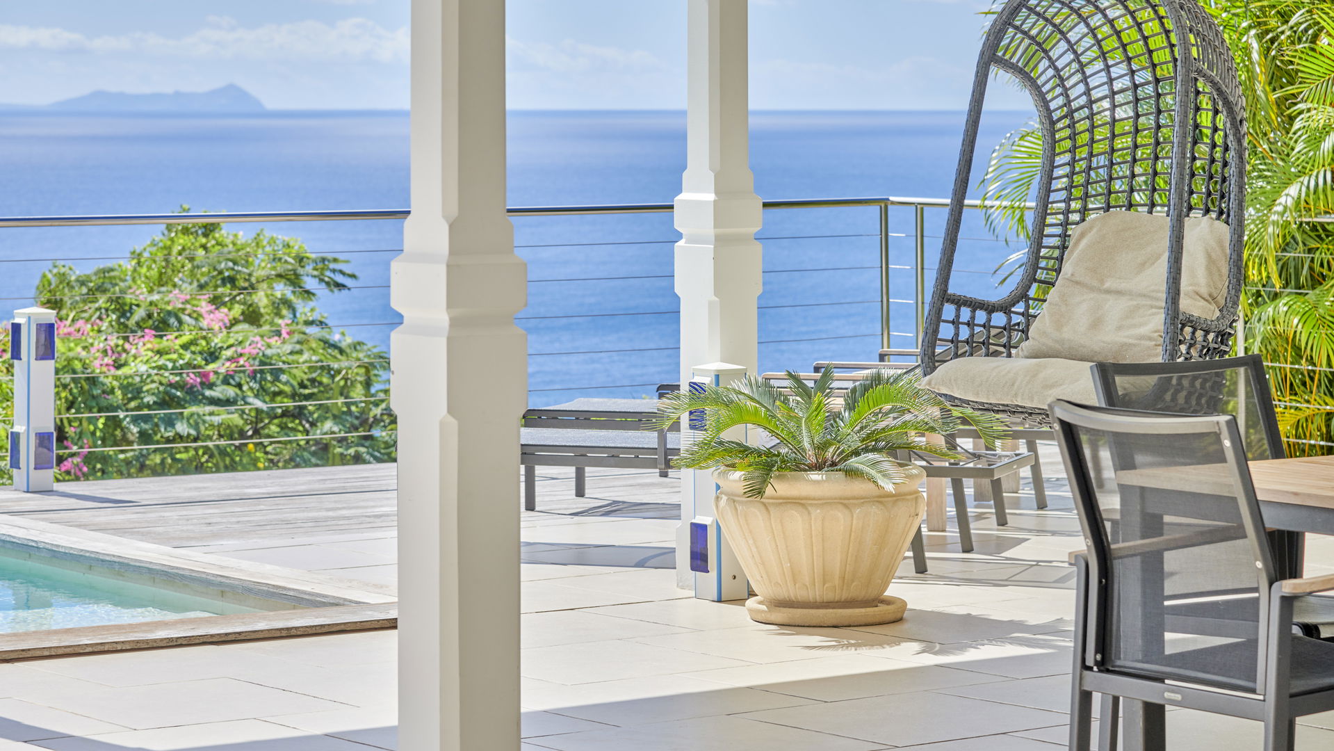 POOL & TERRACE