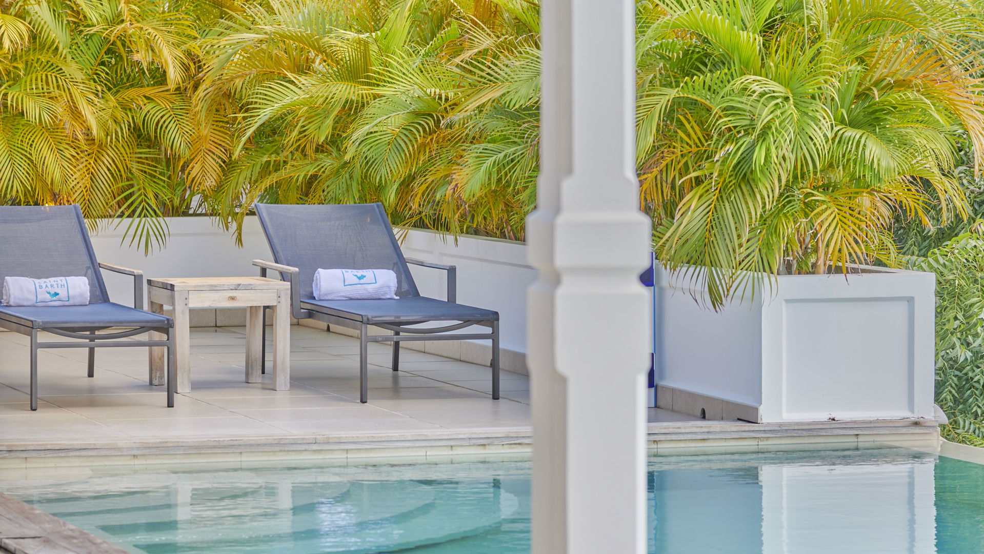 POOL & TERRACE