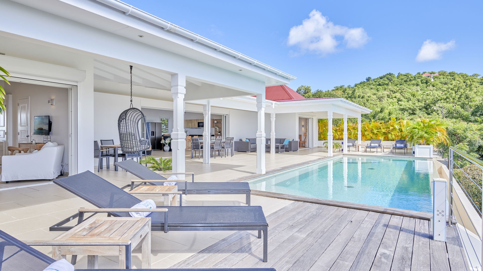POOL & TERRACE