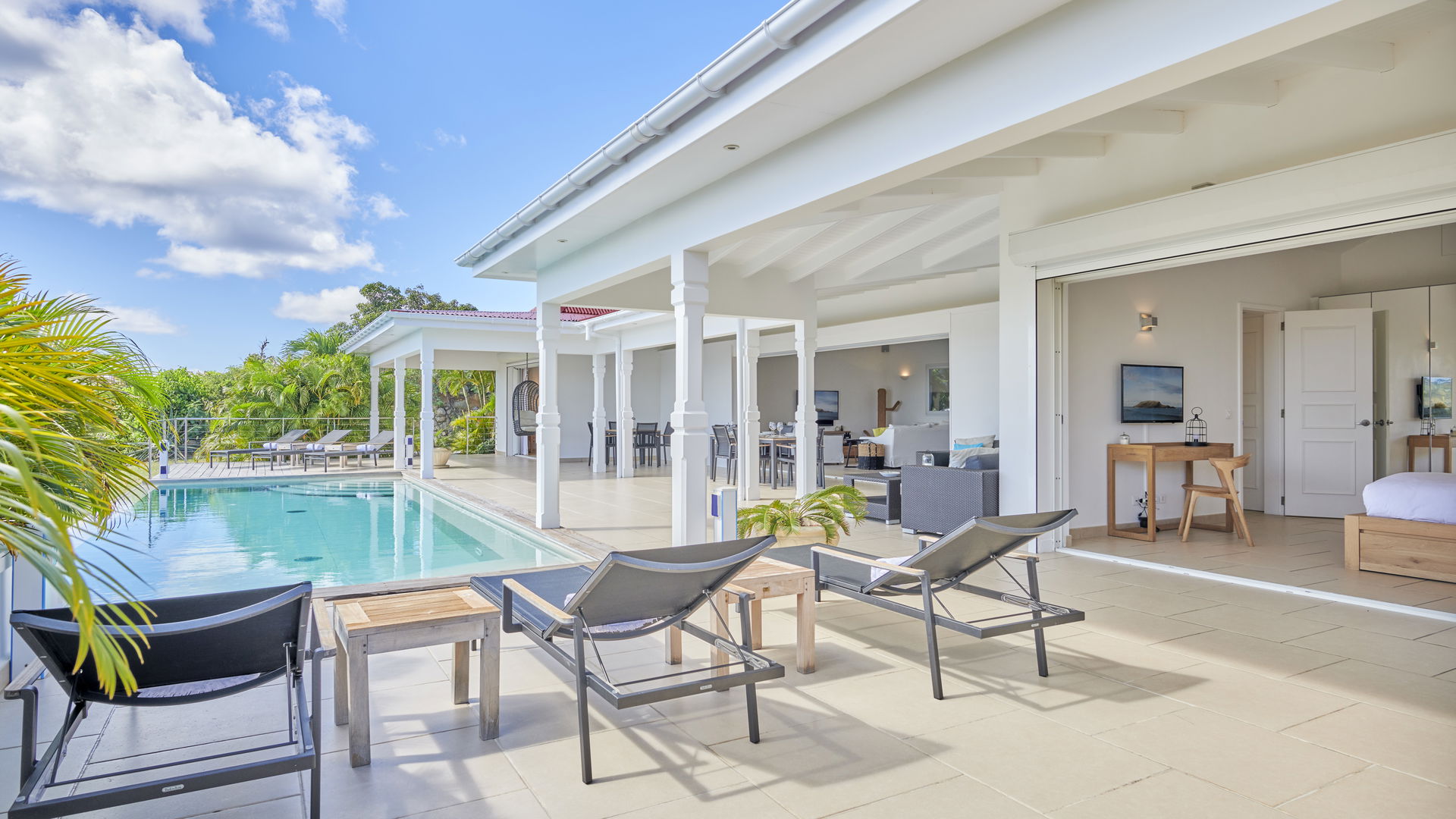 POOL & TERRACE