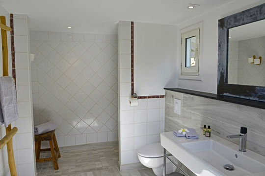 VILLA LAGON ROSE BEDROOM1 6