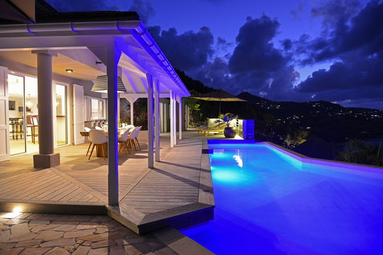 VILLA LAGON ROSE BY NIGHT 1